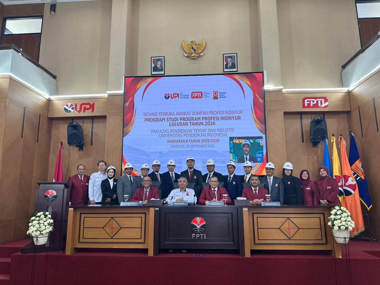 UPI Ambil Sumpah 12 Lulusan Program Profesi Insinyur Angkatan Kedua